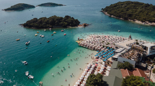 ο-υπερτουρισμός-απειλεί-και-την-αλβαν-563791666