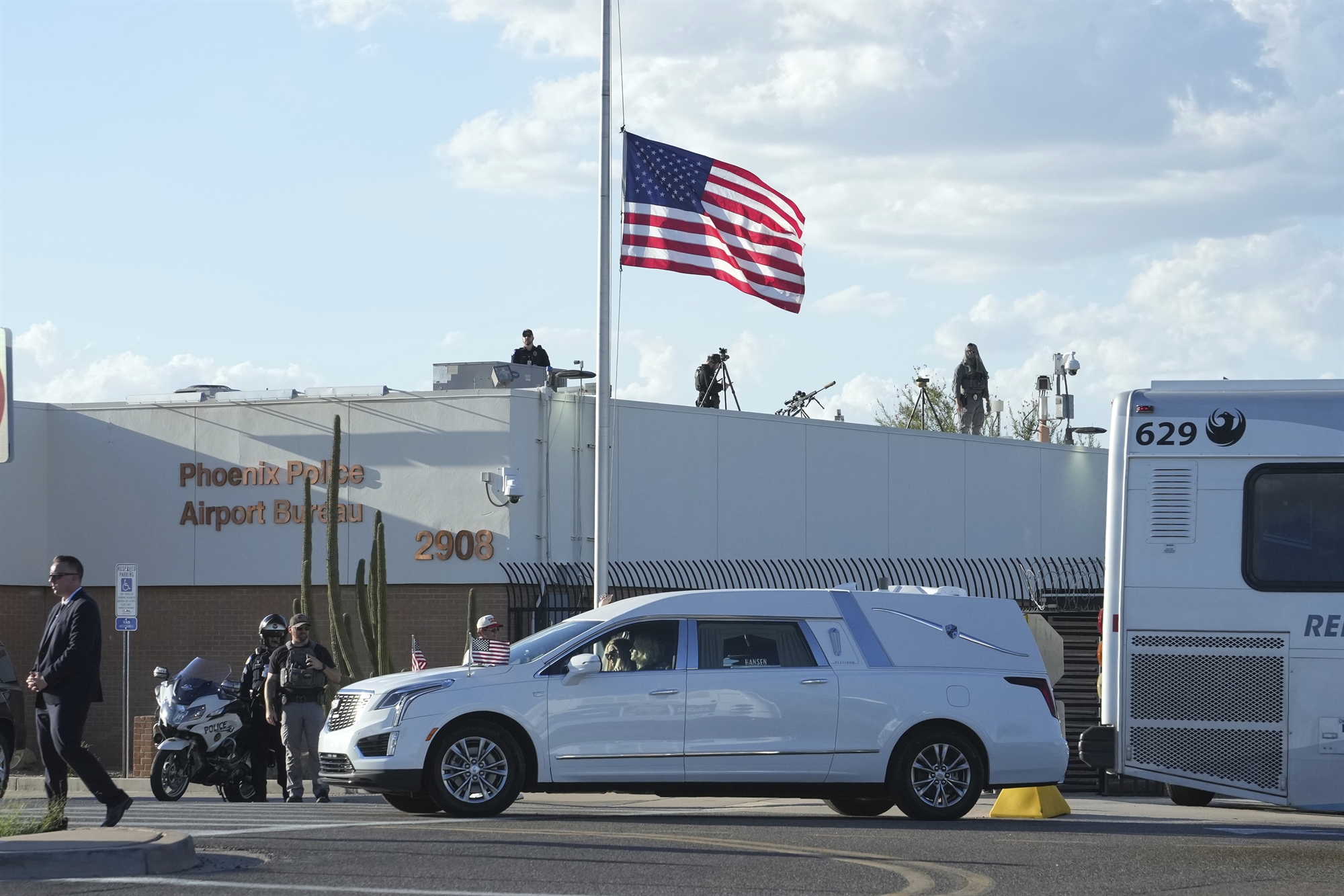 Δολοφονία Τσάρλι Κερκ: Ο πατέρας έπεισε τον γιο του να παραδοθεί-2