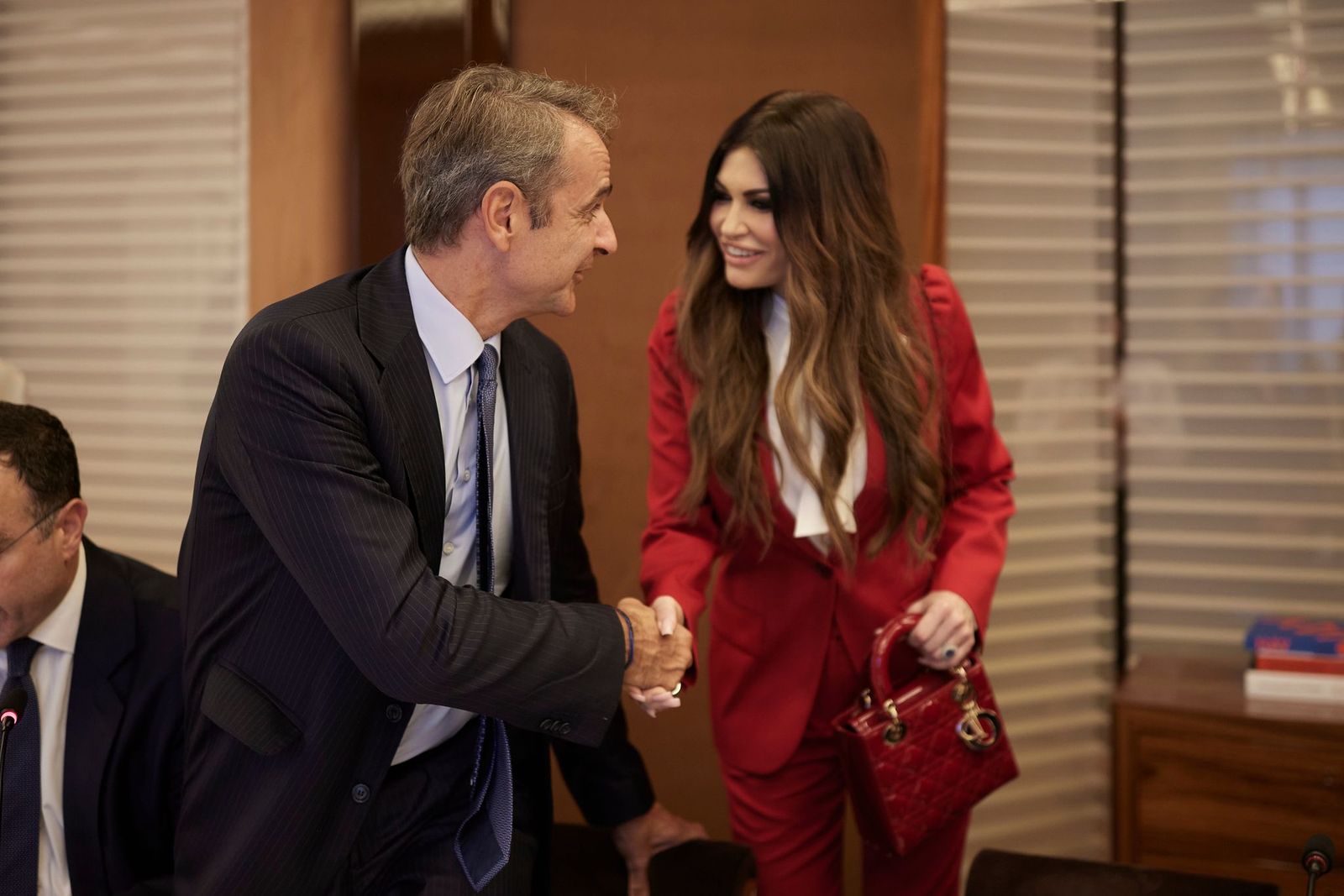 Η Κίμπερλι Γκίλφοϊλ ορκίστηκε πρέσβης των ΗΠΑ στην Ελλάδα-1