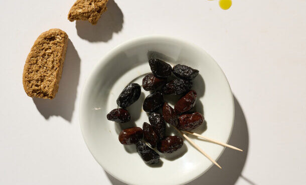 ελιές-και-μάρμαρα-563789770