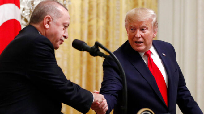 ο-ερντογάν-στον-τραμπ-με-το-βλέμμα-στις-563828245