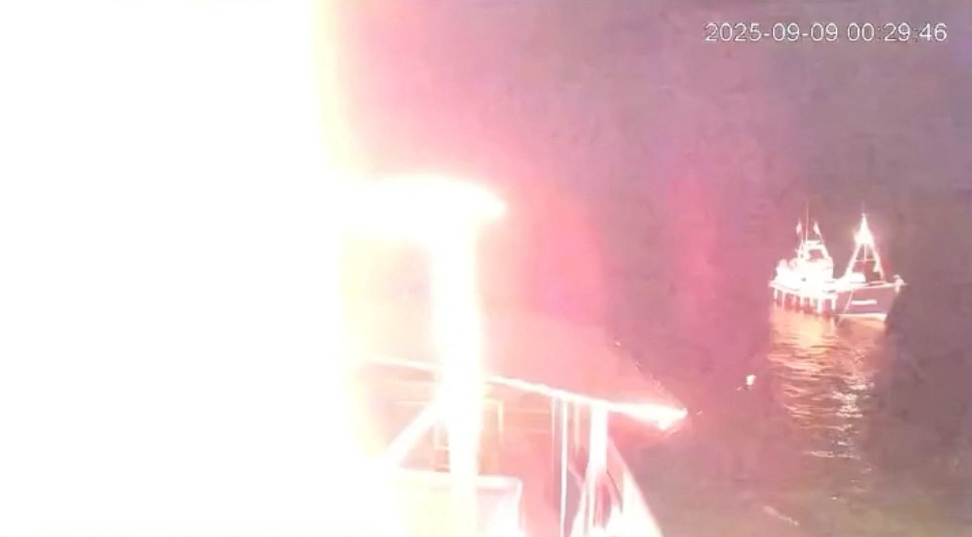 Ο Στόλος για τη Γάζα ανακοίνωσε πως δεύτερο πλοίο του χτυπήθηκε-1