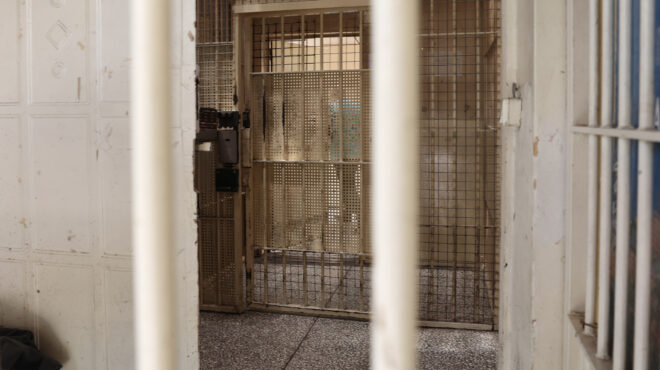 εφοδος-της-ελ-ασ-σε-κελιά-των-φυλακών-ν-563828914