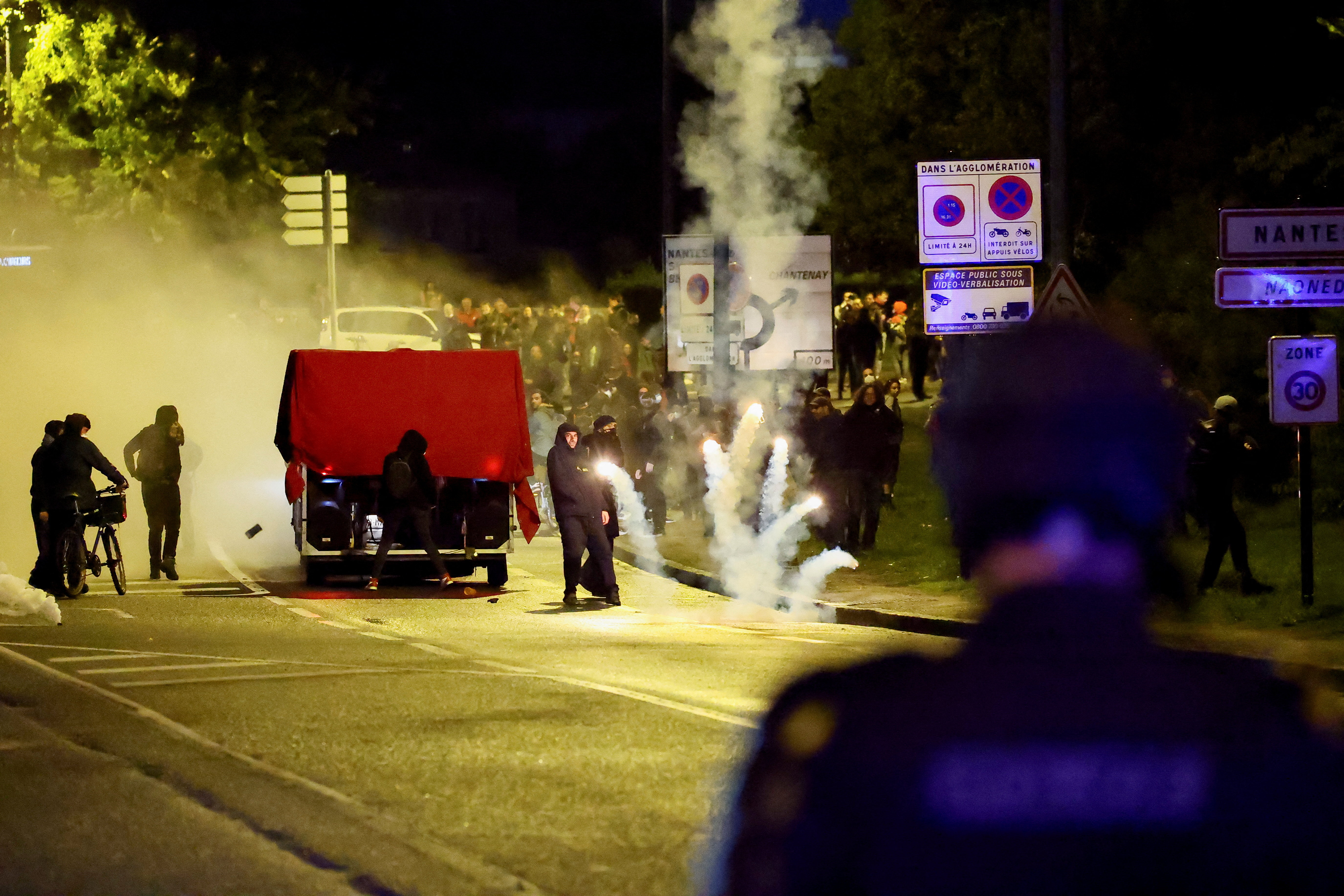 Βάπτισμα του πυρός για τον Λεκορνί – Σε κλοιό διαδηλώσεων ολόκληρη η Γαλλία-1