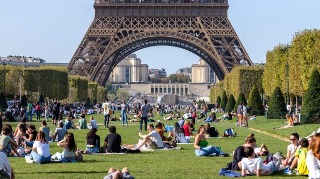 gallia-epafes-kai-schedia-makron-gia-ti-meta-mpairoy-epochi-563797867