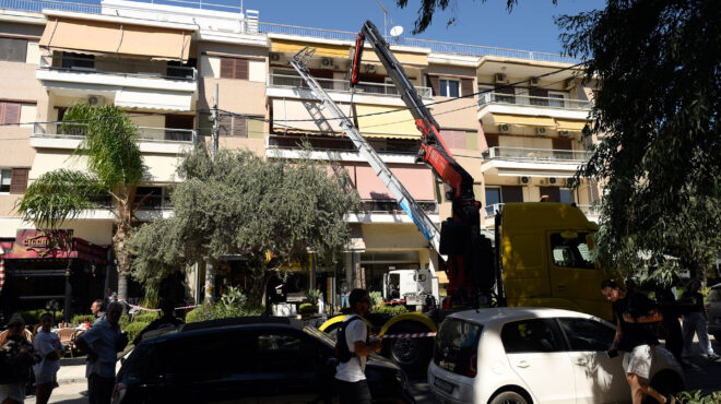 γλυφάδα-γερανός-έπεσε-σε-καφετέρια-563825248