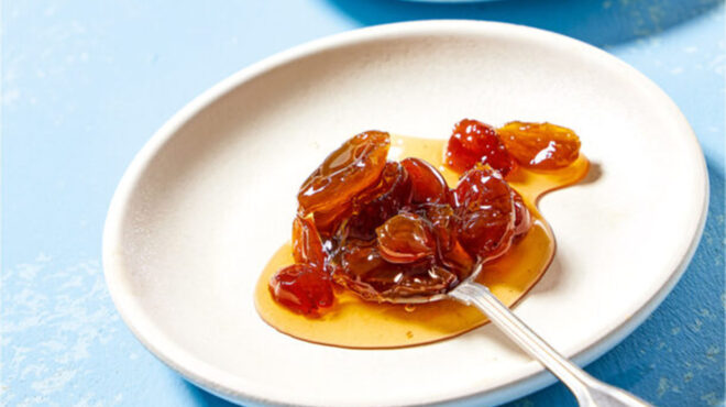 γλυκό-του-κουταλιού-σταφύλι-με-αρμπαρ-563828326