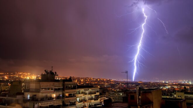 βροχές-και-καταιγίδες-μέχρι-και-το-βρά-563837914