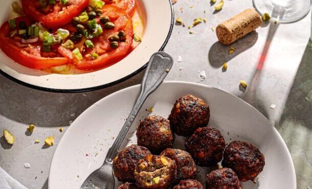 κεφτεδάκια-με-φυστίκια-αιγίνης-και-αν-563839042