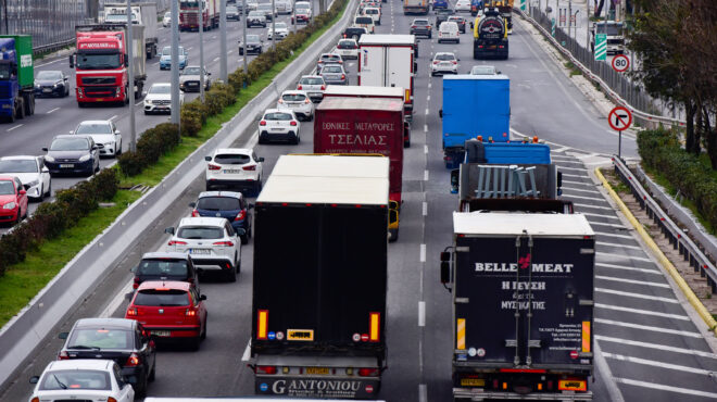 κίνηση-στους-δρόμους-ημίωρες-καθυστε-563826280
