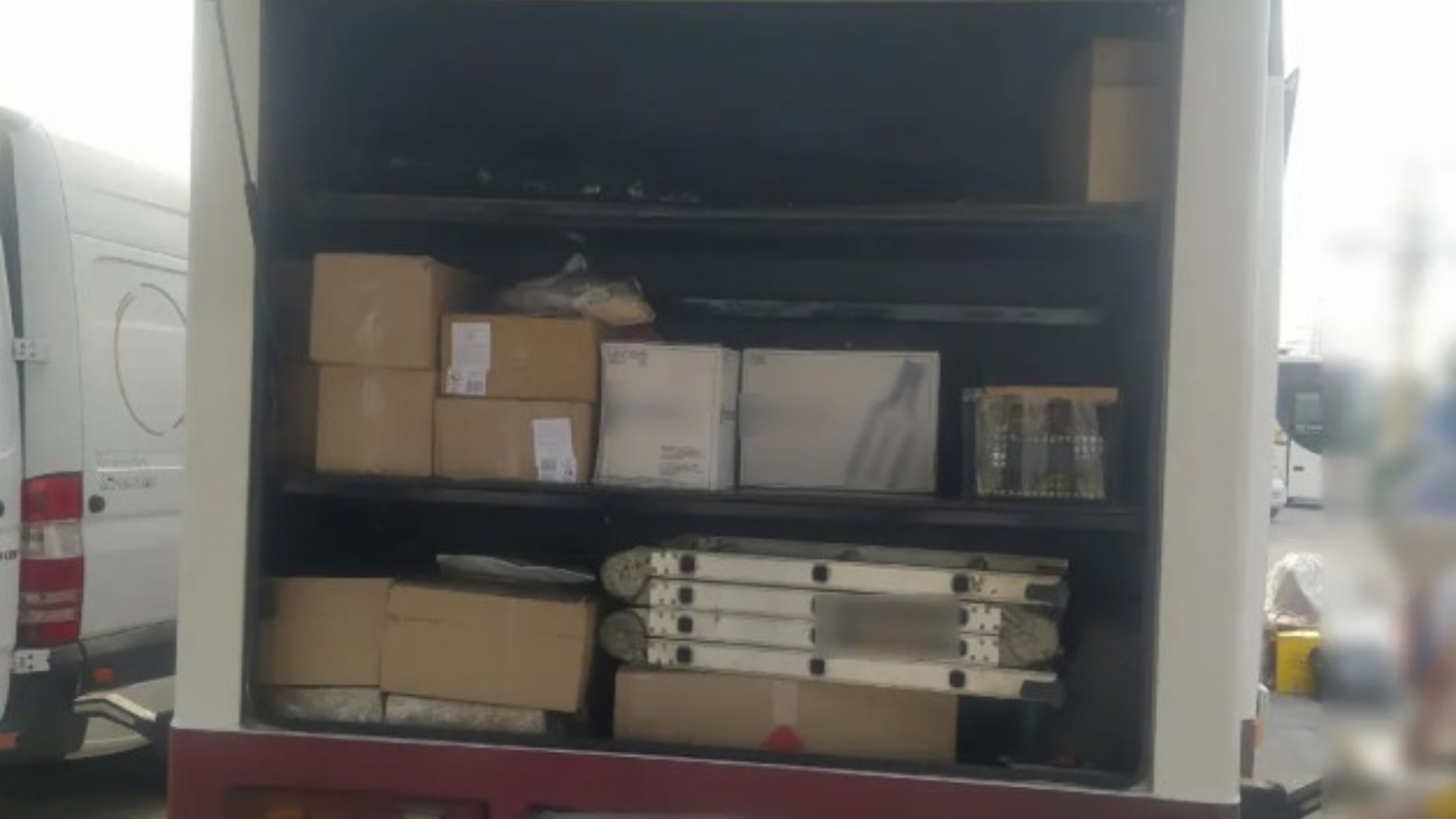 Θεσσαλονίκη: Κύκλωμα έφερνε λαθραία στην Ελλάδα με τουριστικά λεωφορεία – 10 συλλήψεις-2