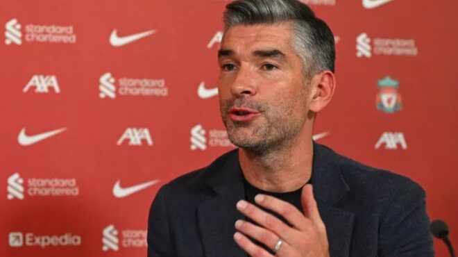 ρίτσαρντ-χιουζ-ο-εγκέφαλος-της-κόκκιν-563792077