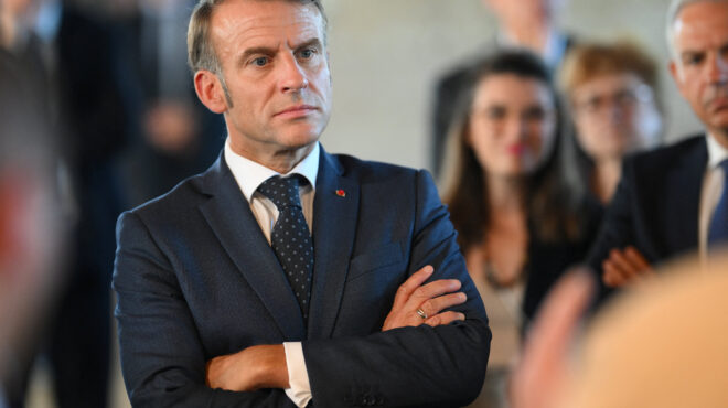 μακρόν-ο-τραμπ-πρέπει-να-σταματήσει-το-563830441