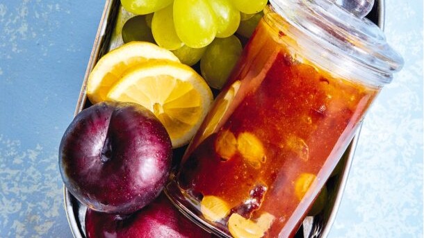 μαρμελάδα-δαμάσκηνο-με-ρούμι-και-σταφ-563832841