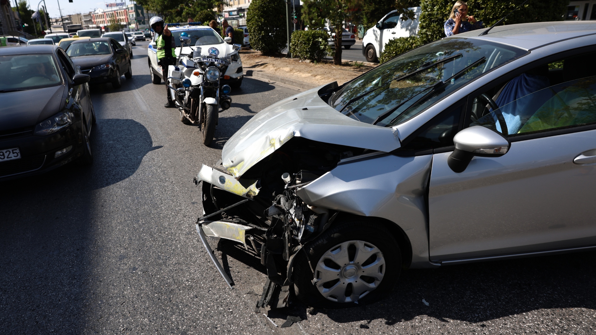Τροχαίο στη Λ. Μεσογείων: Συγκρούστηκαν λεωφορείο με Ι.Χ. – Αυξημένη η κίνηση-1