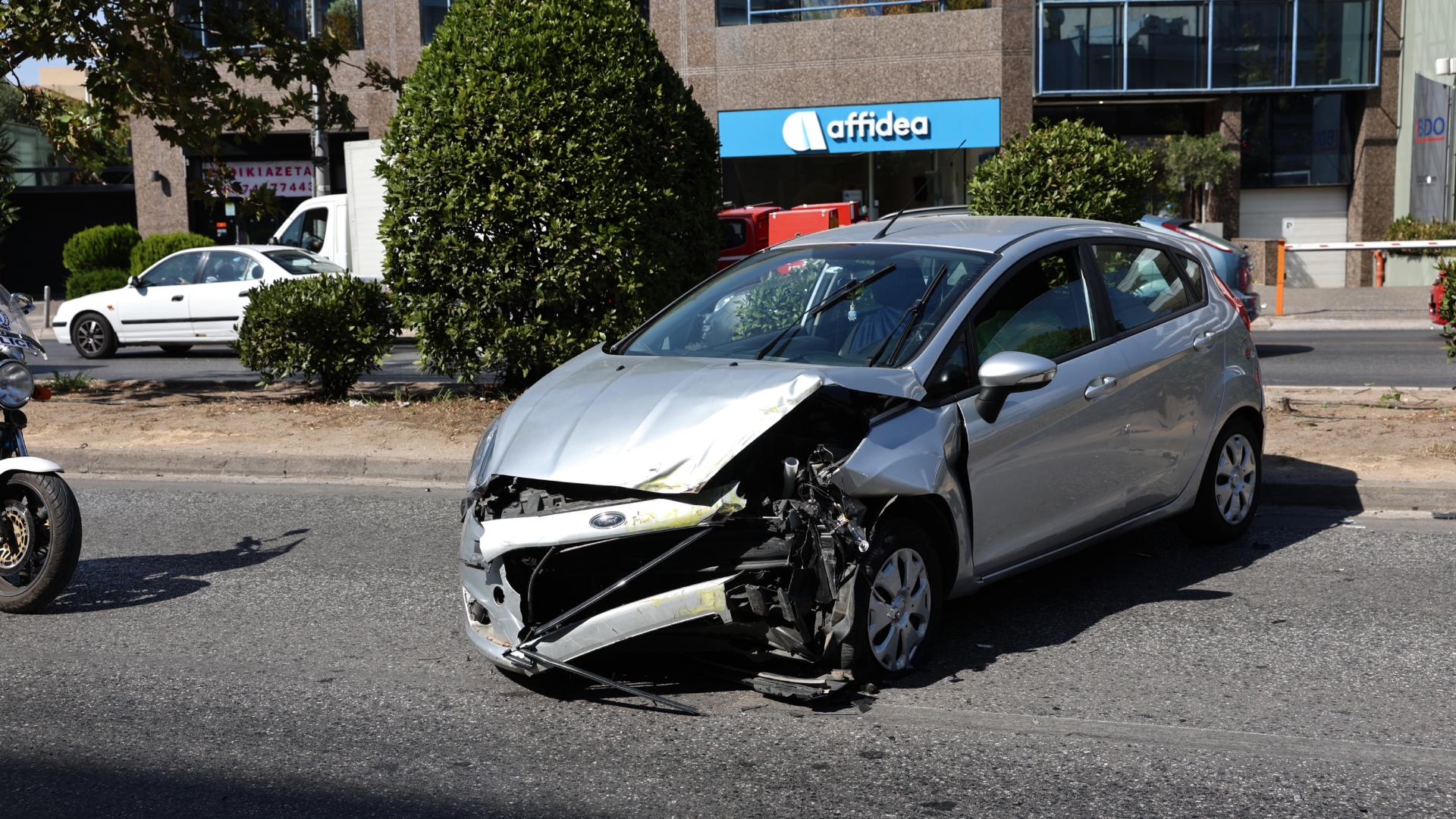 Τροχαίο στη Λ. Μεσογείων: Συγκρούστηκαν λεωφορείο με Ι.Χ. – Αυξημένη η κίνηση-2