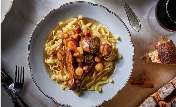 to-κλασικό-μοσχάρι-bourguignon-563838637