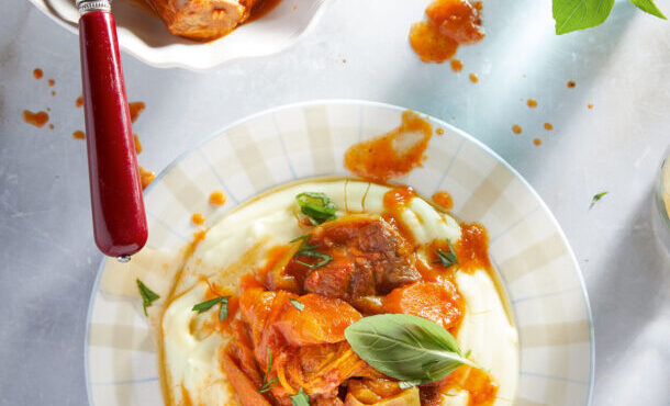 μοσχάρι-κοκκινιστό-με-κολοκυθοανθού-563803777