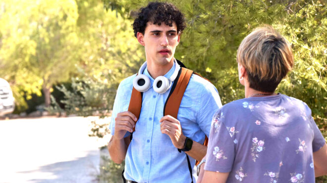 γκρο-πλαν-σε-έναν-ήρωα-στο-φάσμα-του-αυτ-563790163