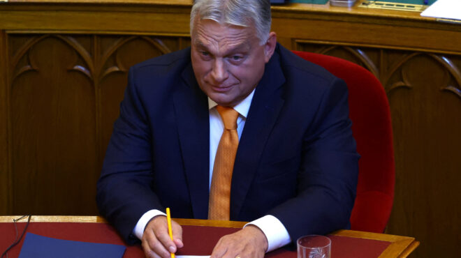 ο-ορμπαν-ακολουθεί-τον-τραμπ-χαρακτ-563838157