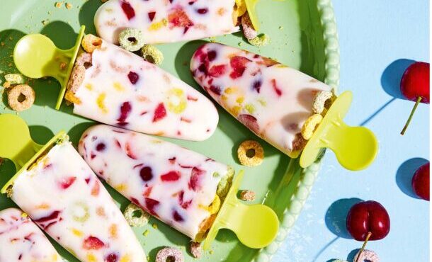 παγωτό-ξυλάκι-με-πολύχρωμα-δημητριακ-563821960