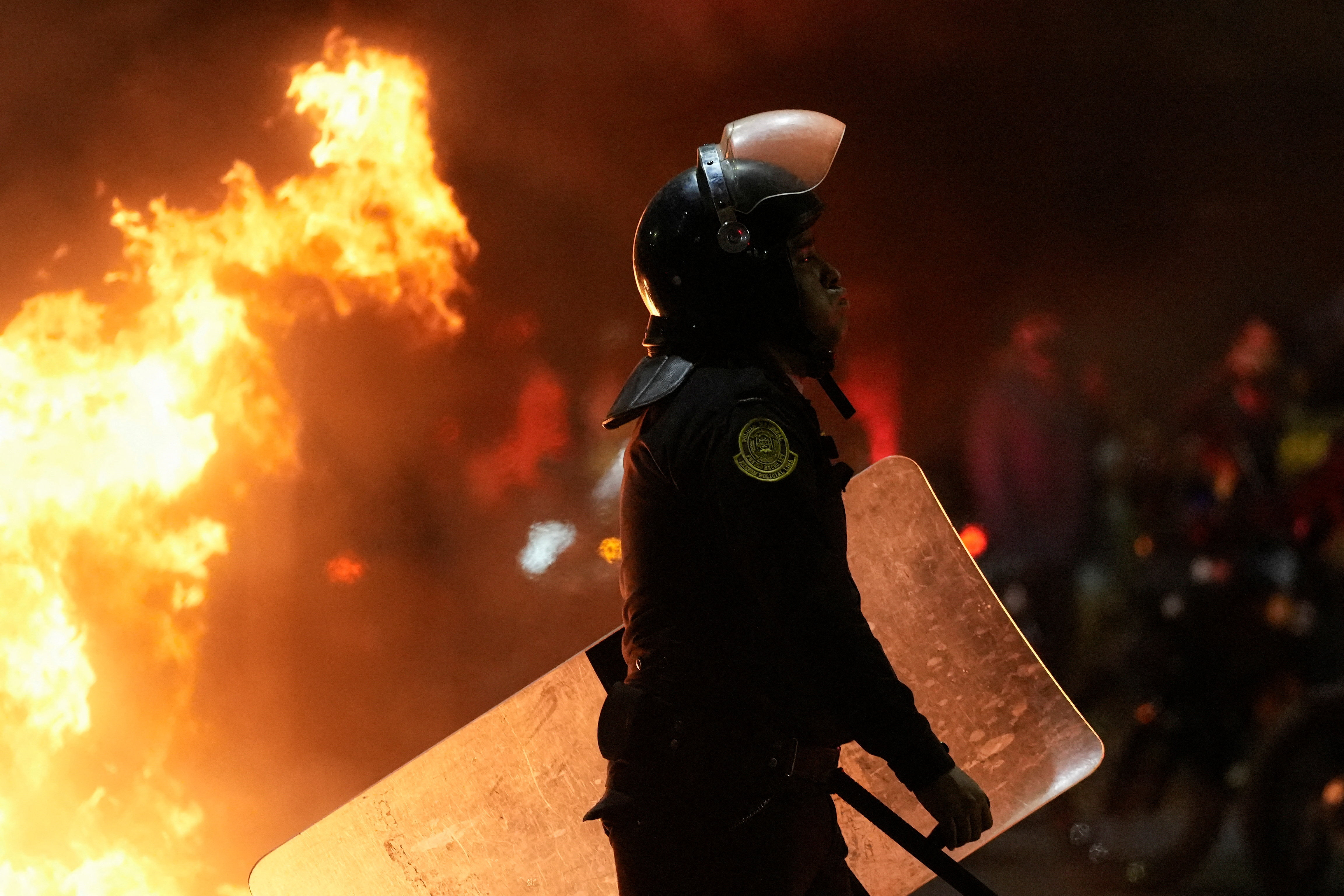 Περού: Συγκρούσεις αστυνομίας με διαδηλωτές στη Λίμα – Τουλάχιστον 18 τραυματίες-1