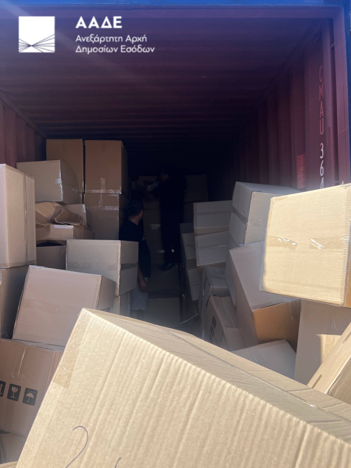 ΑΑΔΕ: Κατασχέθηκαν 17 κοντέινερ με λαθραία προϊόντα – Ζημία πάνω από 1,6 εκατ. ευρώ-1