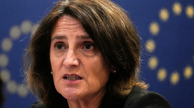 αντιπρόεδρος-της-κομισιόν-κάνει-πρώτ-563797330