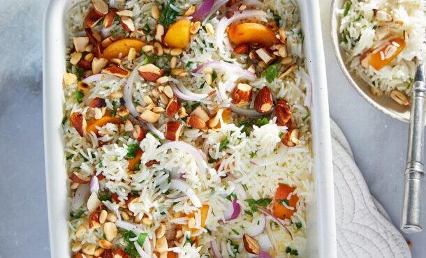 ρυζοσαλάτα-με-βερίκοκα-και-ξηρούς-καρ-563803786