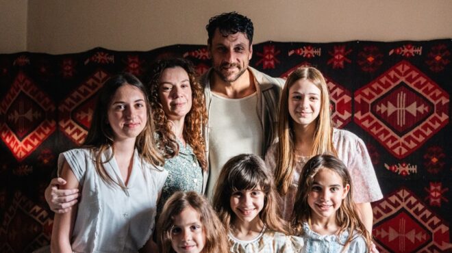 το-σπίτι-δίπλα-στο-ποτάμι-δείτε-το-563835460