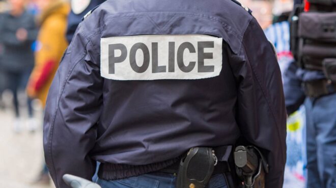 παρίσι-αγνωστοι-άφησαν-κεφάλια-χοίρω-563803690