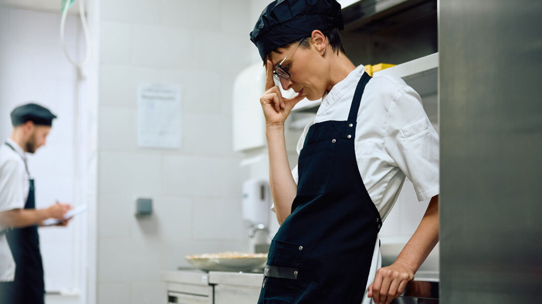 η-κουζίνα-δείχνει-glamorous-όμως-έχει-δάκρυα-563829100