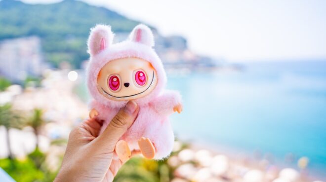 labubu-κραγιόν-και-μακριές-φούστες-πώς-προβ-563821024