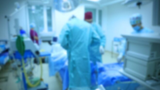 μπότοξ-κάτω-από-την-μπούρκα-ανθούν-οι-α-563817751