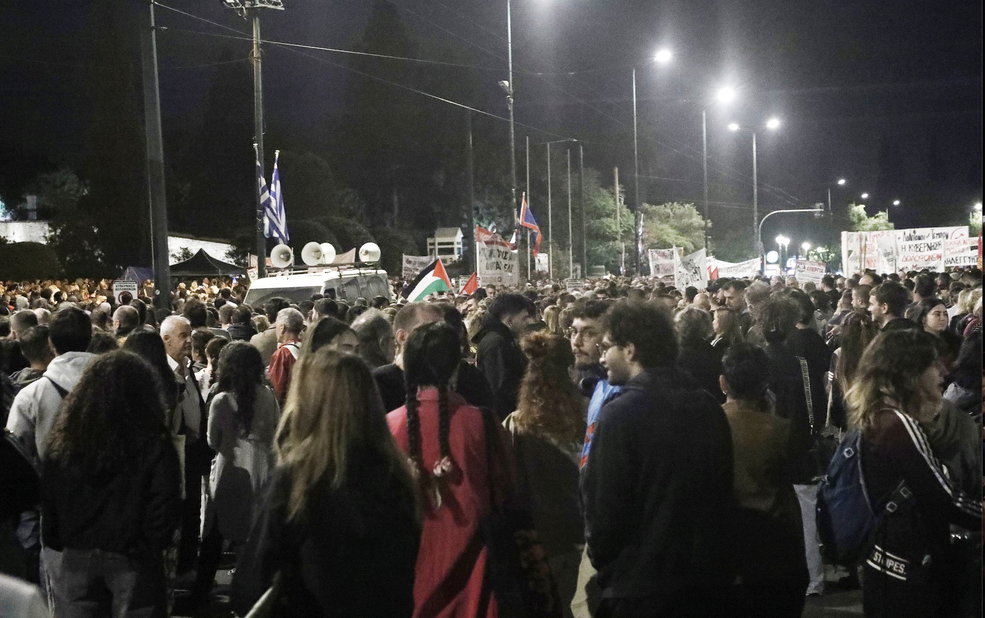 Τέμπη: Συγκέντρωση για τον απεργό πείνας Πάνο Ρούτσι στο Σύνταγμα – Εικόνες-1