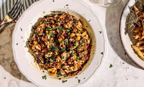 σπανακόρυζο-με-αμπελόφυλλα-και-αρακά-563832835