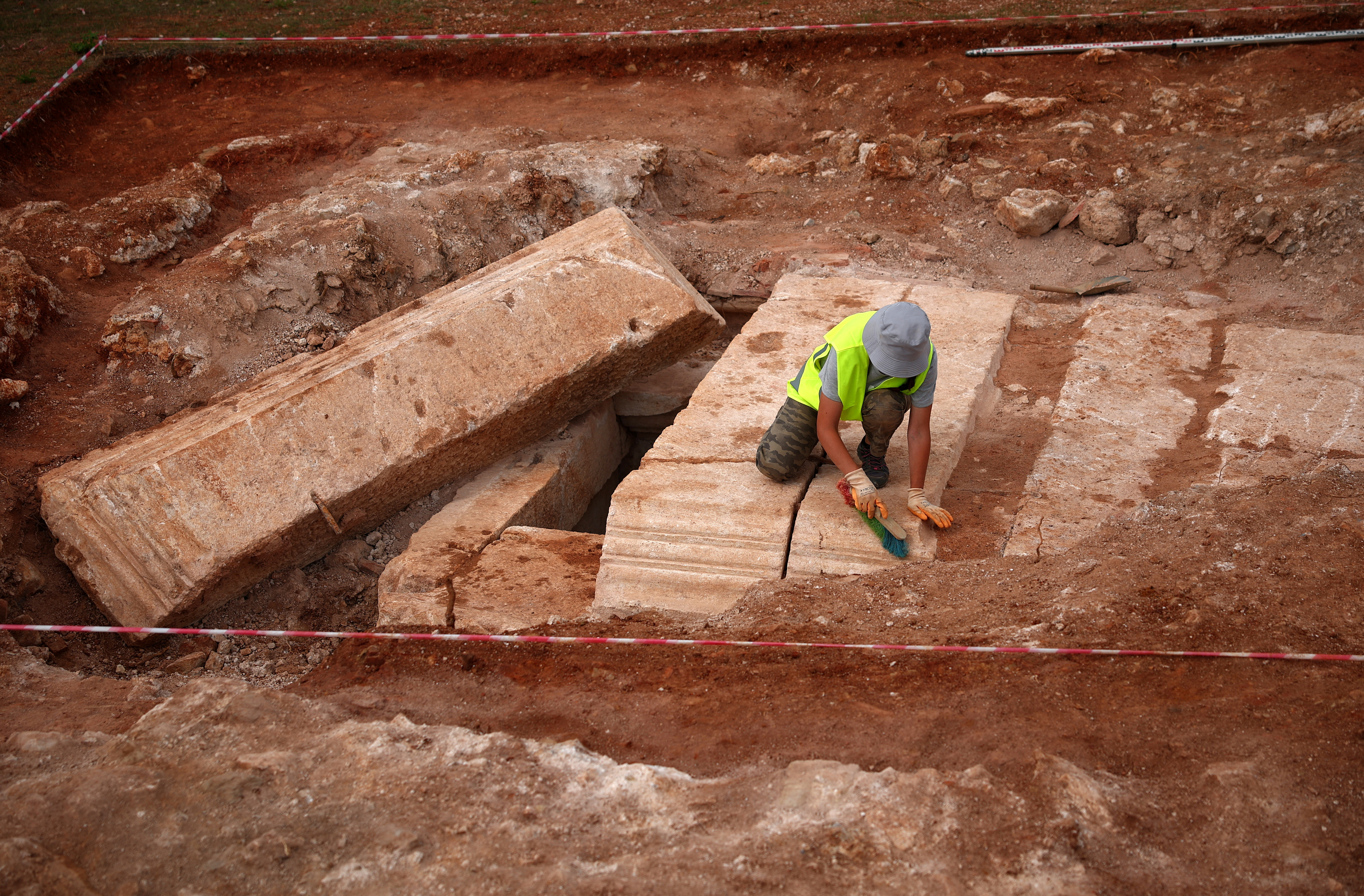 Ρωμαϊκός τάφος με ελληνική επιγραφή ανακαλύφθηκε στην Αλβανία-2