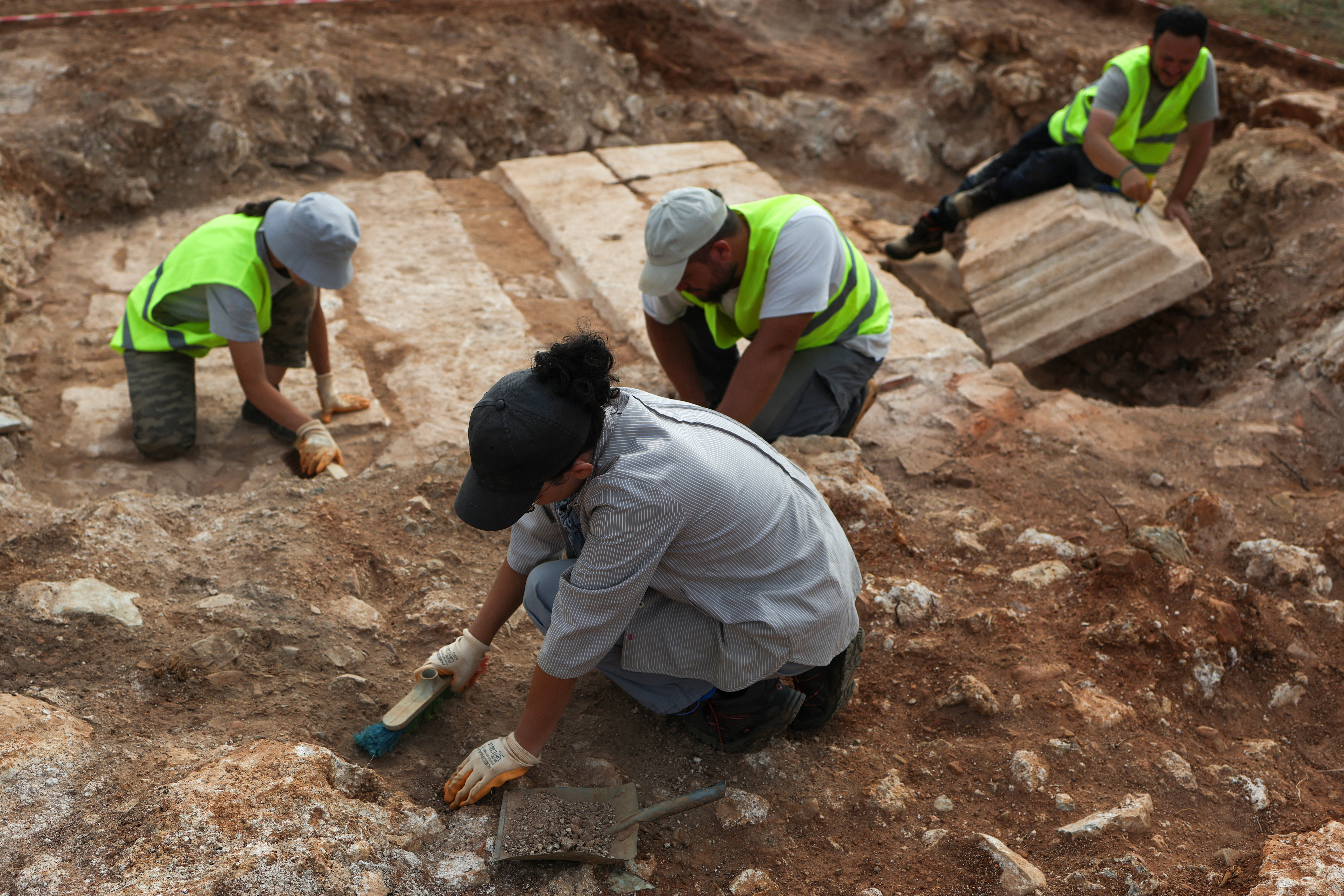 Ρωμαϊκός τάφος με ελληνική επιγραφή ανακαλύφθηκε στην Αλβανία-4