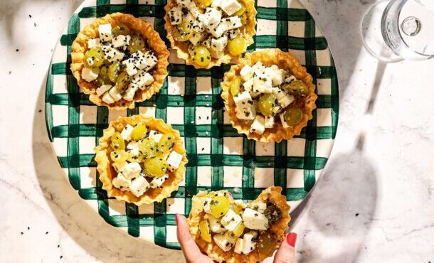 ταρτάκια-με-έτοιμη-ζύμη-γεμιστά-με-μαρ-563805514