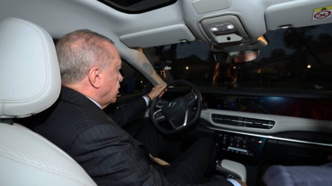 ο-ερντογάν-πίσω-από-το-τιμόνι-του-νέου-η-563815861