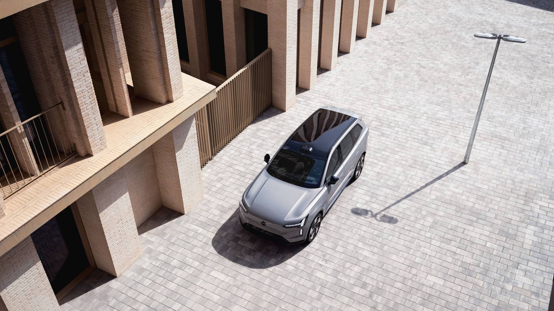 Το Volvo EX90 αναβαθμίστηκε: Γρηγορότερη φόρτιση, μεγαλύτερη ασφάλεια-3