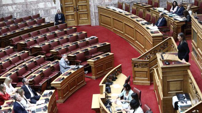 σκληρή-αντιπαράθεση-στη-βουλή-για-σαλ-563831653