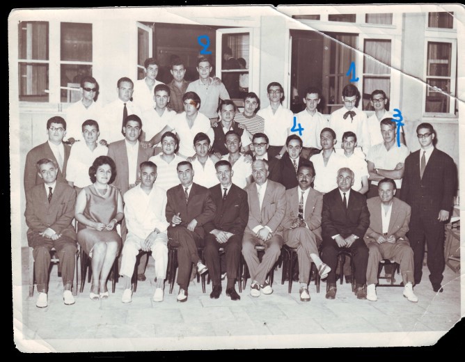 Στη Θεσσαλονίκη του Νιόνιου: Η θρυλική παρέα του 5ου, τα στέκια και η Λυδία που ντρέπεται-1