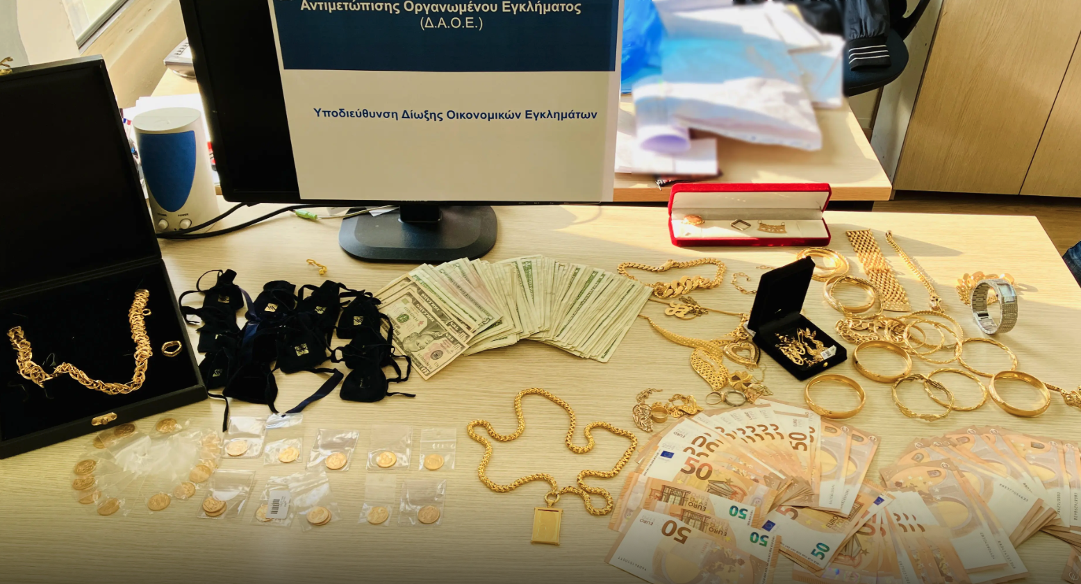 Απάτες εκατομμυρίων με τον ΕΦΚΑ μέσω… μπουτίκ: Οι οδηγίες του λογιστή και το ξέπλυμα με σπίτια και αυτοκίνητα-1