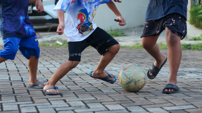 πώς-η-μη-οικονομική-φτώχεια-πλήττει-563889901