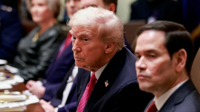 πολεμικά-πλοία-μαχητικά-αεροσκάφη-κα-563882551