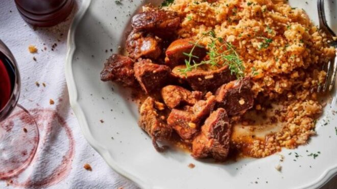 αφέλια-το-κυπριακό-κρασάτο-χοιρινό-με-563850238