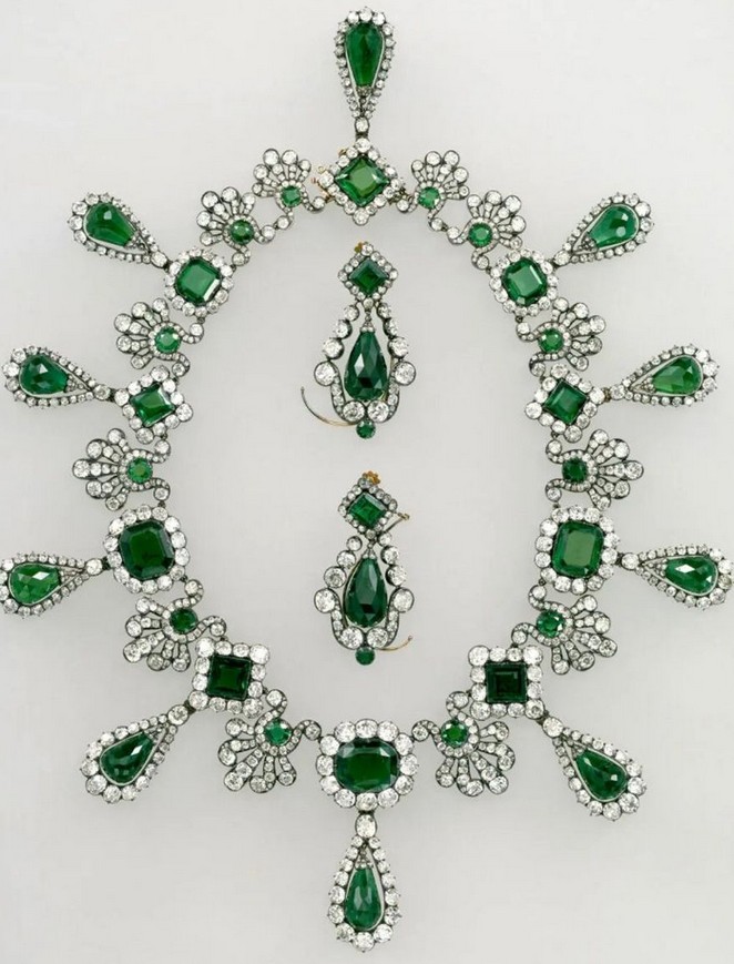 Λούβρο: Αυτά είναι τα πολύτιμα κοσμήματα που εκλάπησαν-2