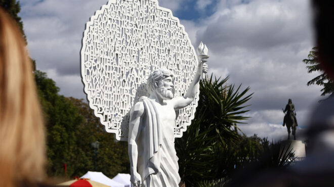 ακόμα-και-η-σκόνη-απ-τα-παπούτσια-το-563865892