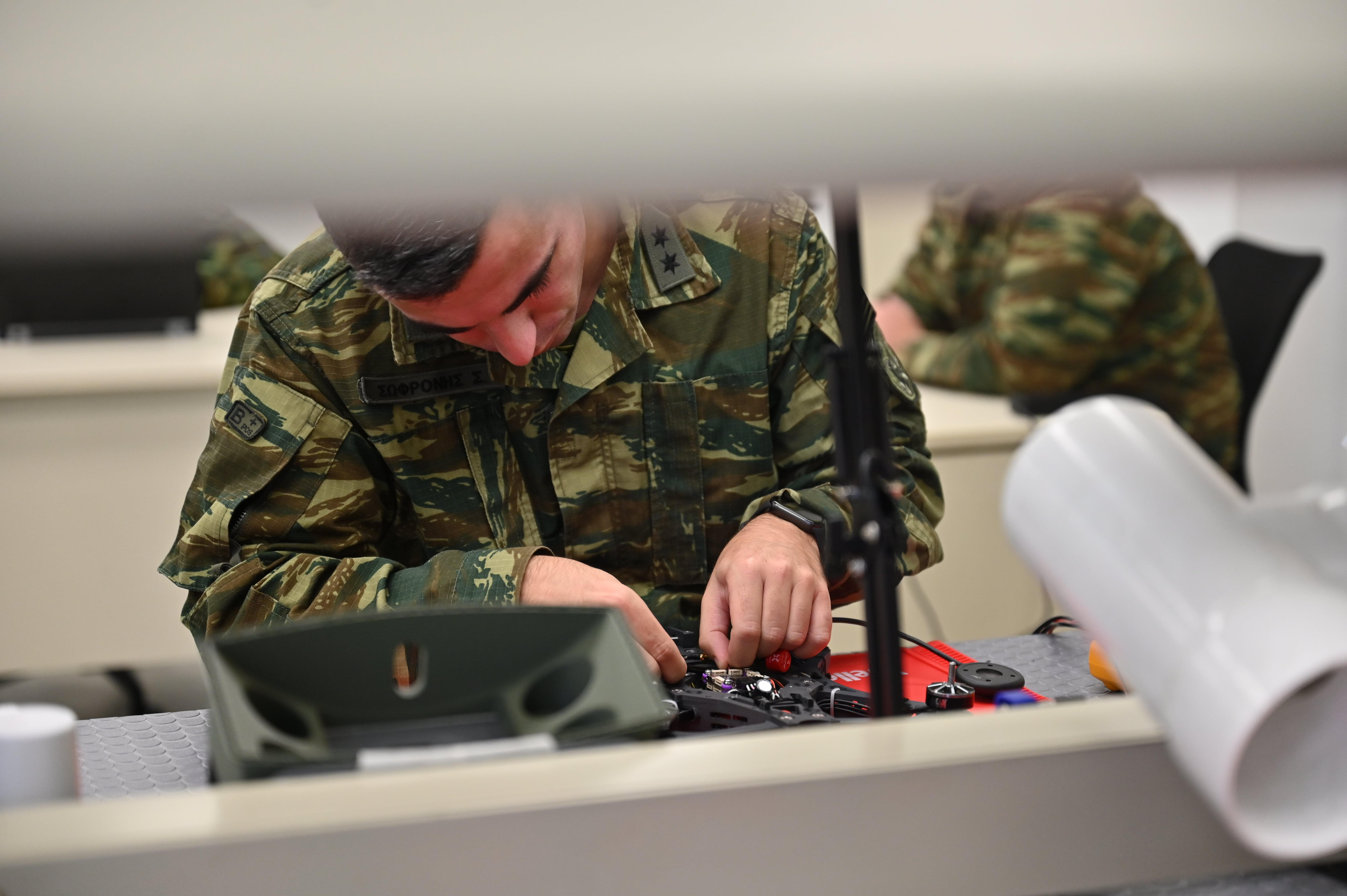 Ο στρατός προχωρά σε μαζική παραγωγή drones – Ο ρόλος του 306 ΕΒΤ-2